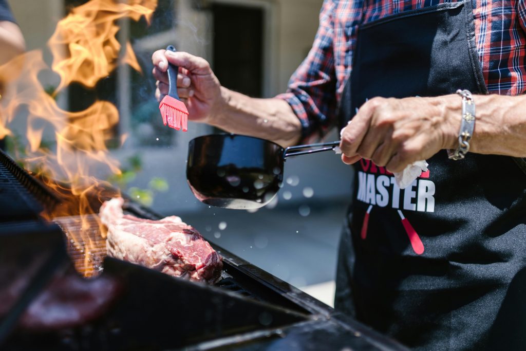 Undgå at brænde marinaden af: Her er det helt rigtige tidspunkt at tilføje barbecuesauce