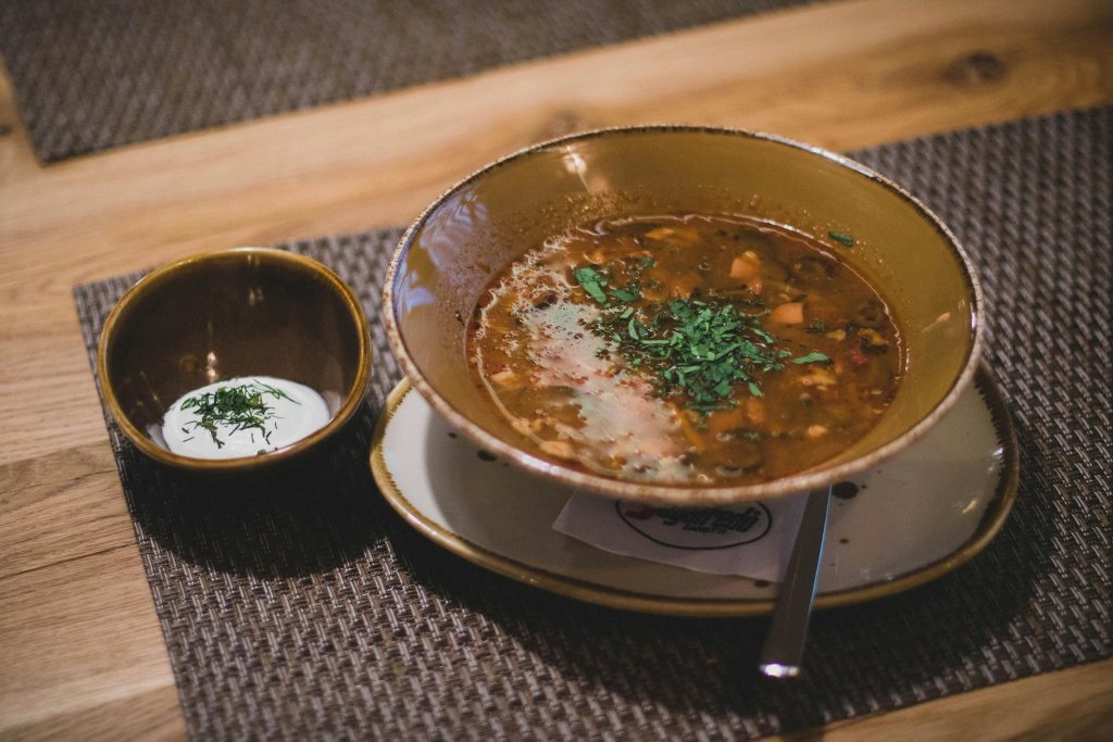 Tømmermænd? Denne suppe fra Balkan slår cola og toast med længder