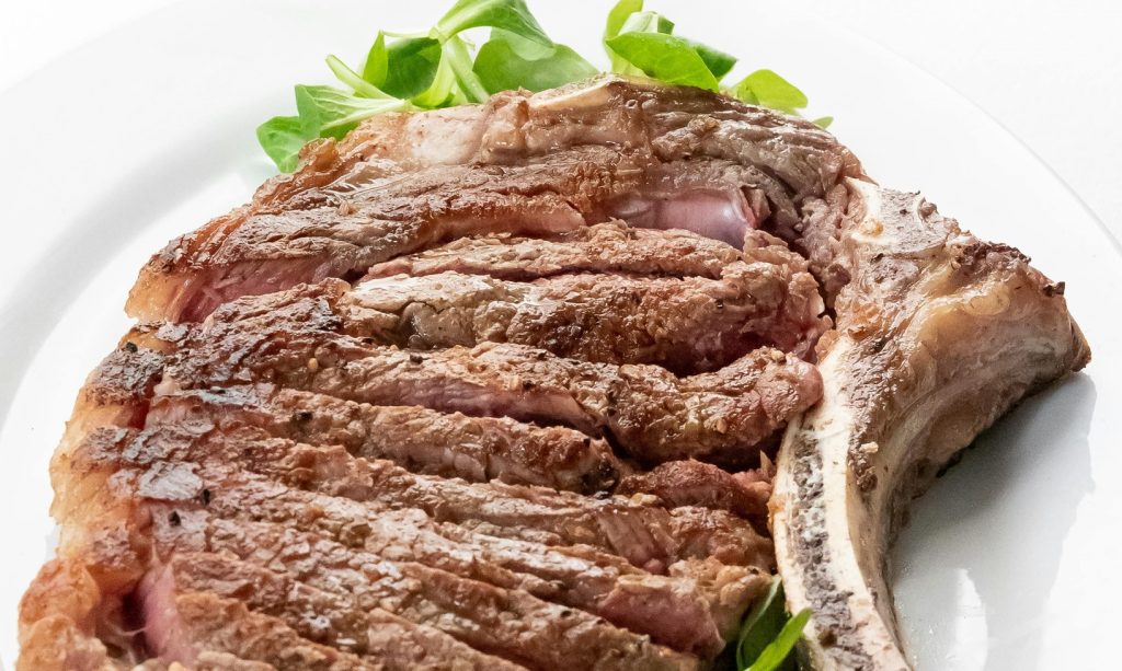 Sådan griller du en bøf perfekt medium-rare