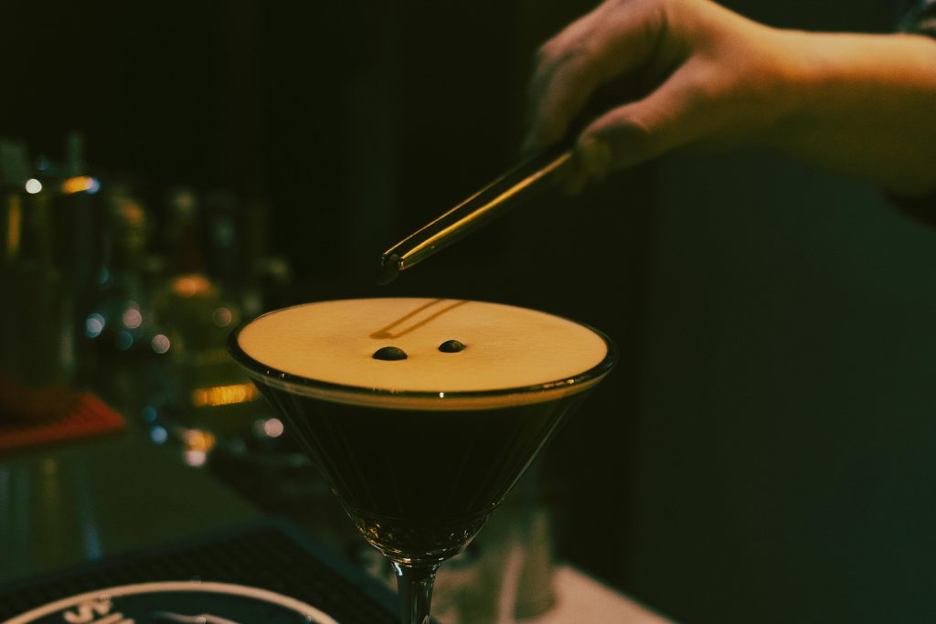 9 nemme tricks der løfter din Espresso Martini til næste niveau