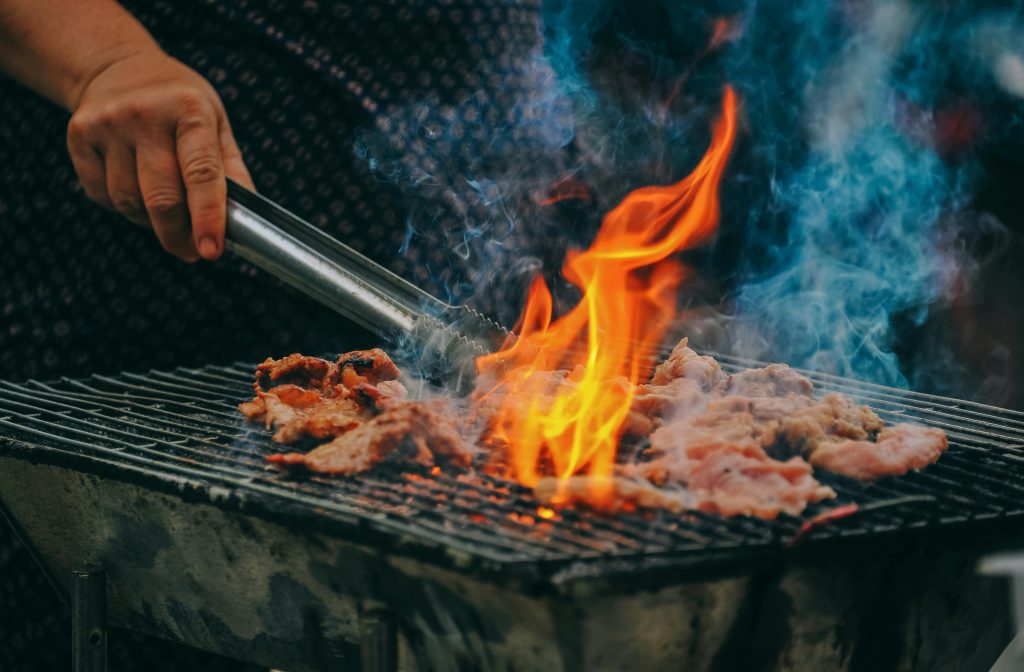 Japansk vs. Amerikansk BBQ: Når grillen møder kulturen