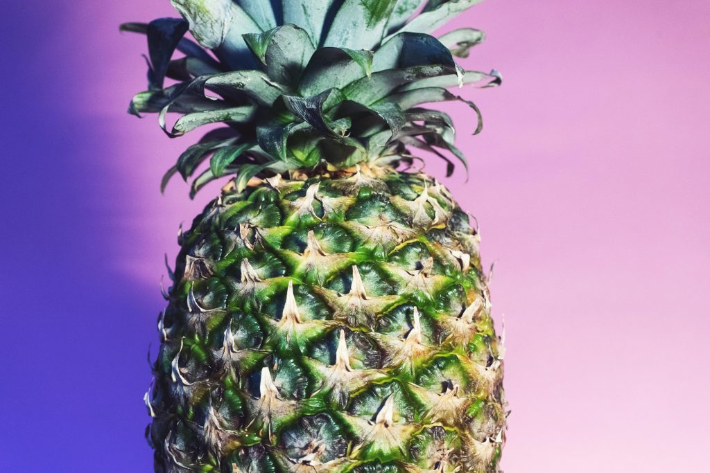 Smid ikke midten fra en ananas ud: brug den som sprød salattopping i stedet