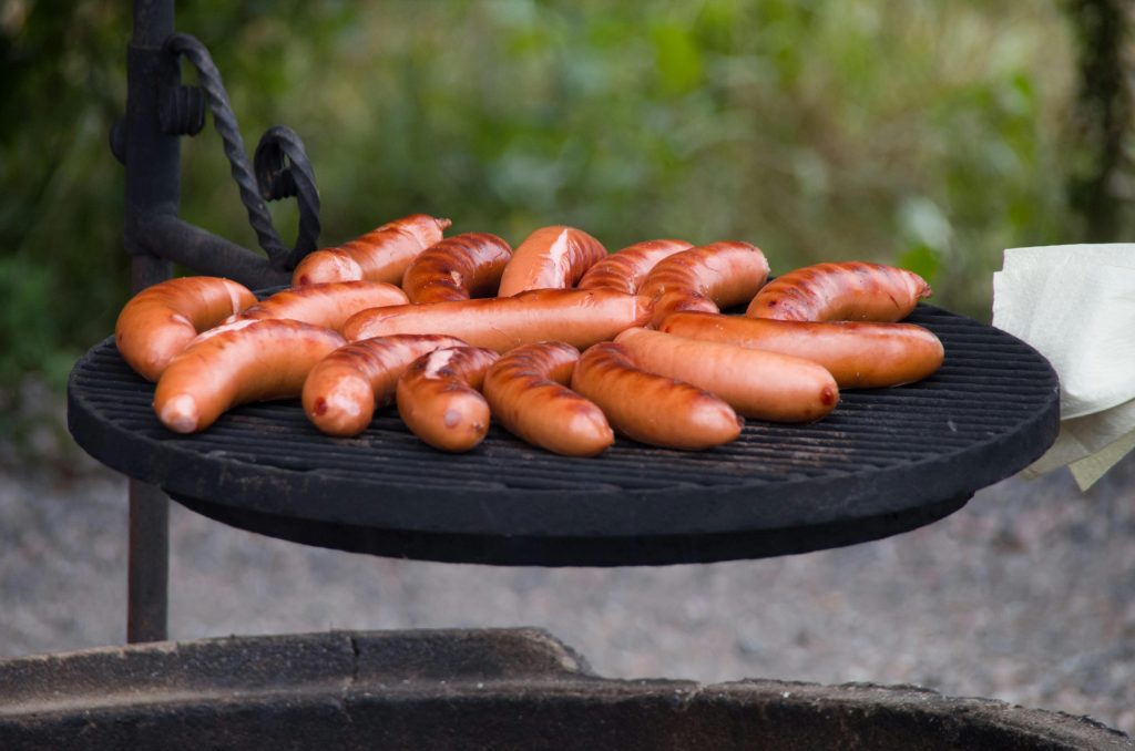 Undgå sprængte grillpølser med dette simple trick