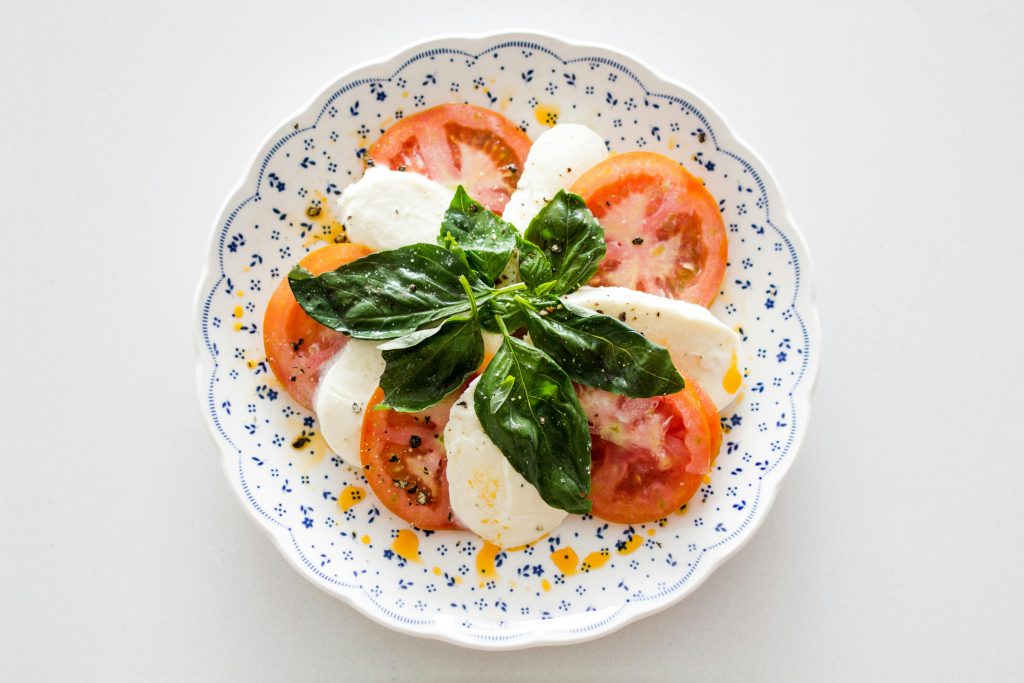 10 måder du kan pimp’e din Caprese-salat og gøre den frokostværdig