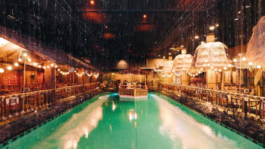 Den tropiske tiki-bar i San Francisco, hvor det regner, mens du spiser