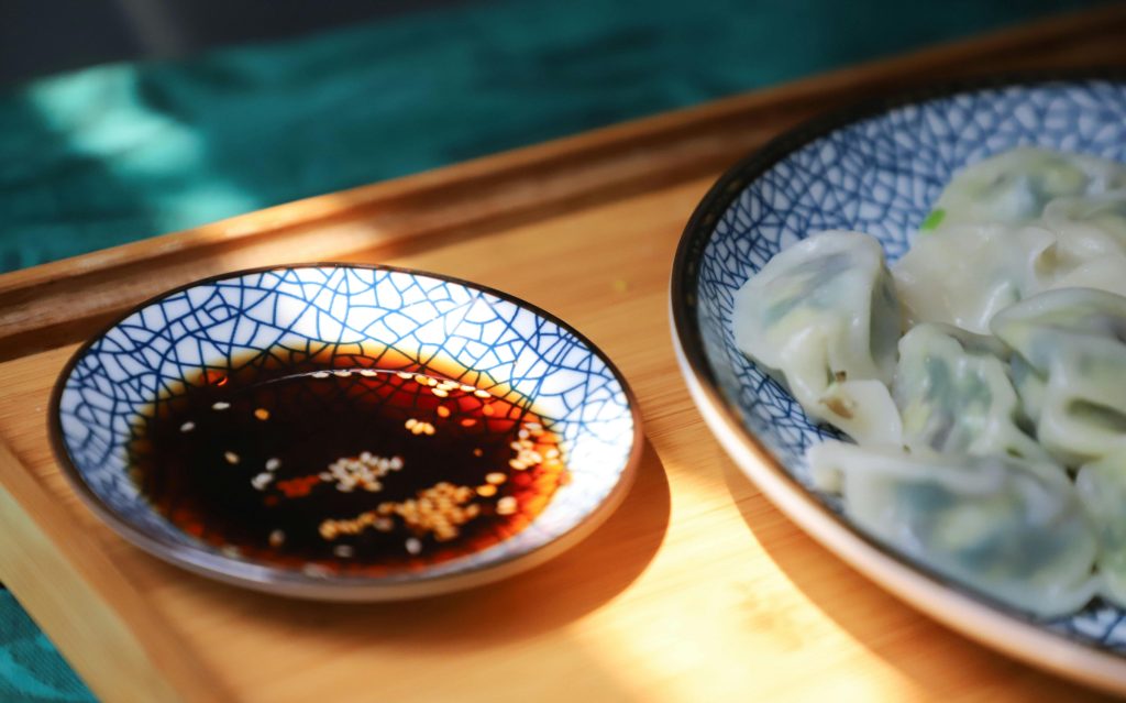 Hvordan bliver soja sauce egentlig lavet? Gær, skimmel og tålmodighed