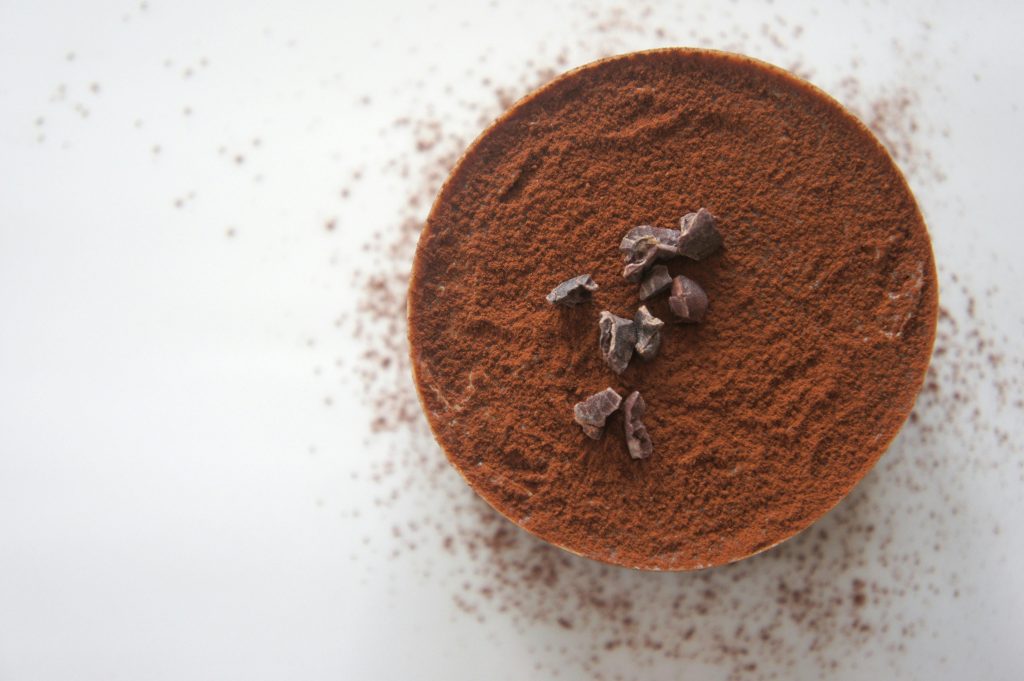 Denne nemme 3-ingrediens chokolademousse giver dig en silkeblød dessert