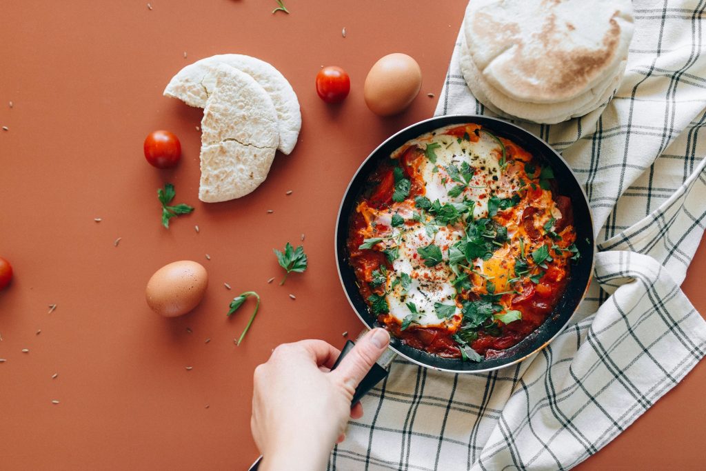 Shakshuka med feta og spinat
