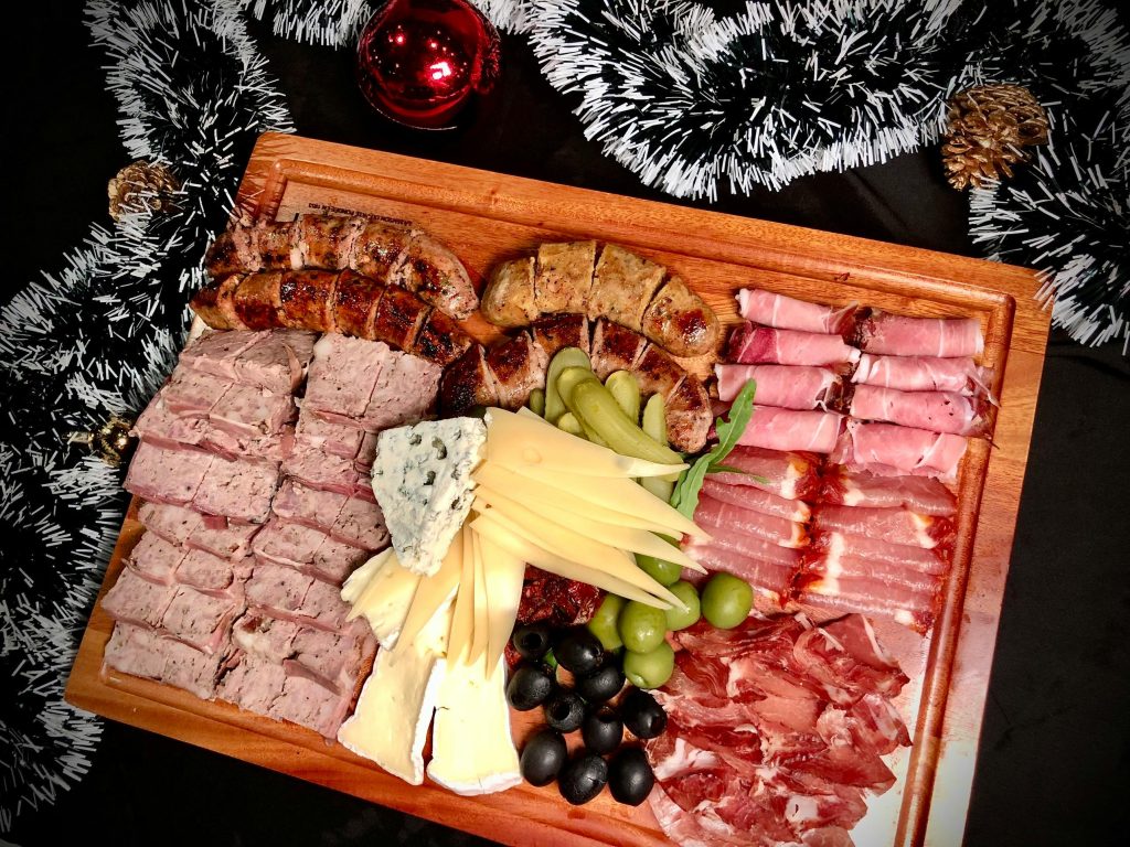 Sådan finder du den rette balance i dit charcuterie-bræt – den komplette guide til det perfekte tapasbord
