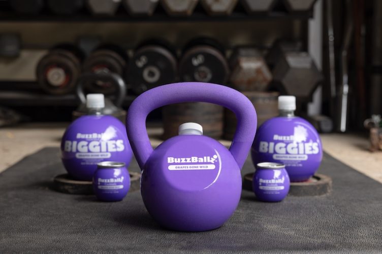 BuzzBallz lancerer en kettlebell, du kan drikke af