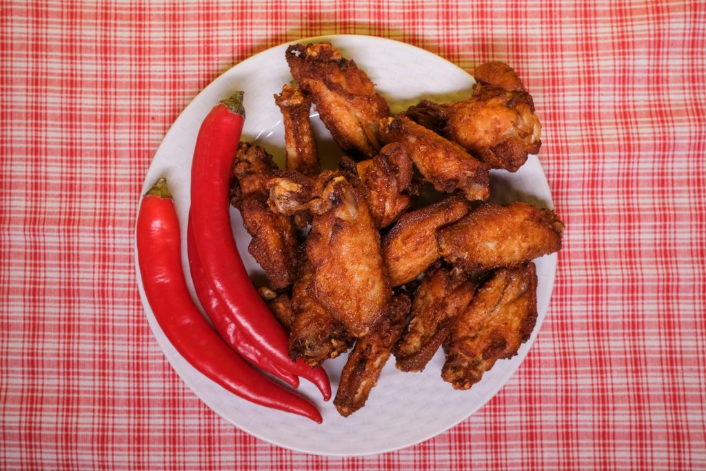 Hot Ones-skaber afslører den bedste sidedish til hot wings