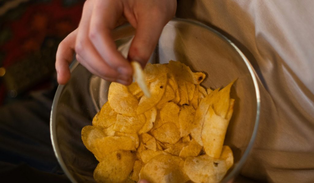 Sådan holder du chipsene sprøde: også efter du har åbnet posen