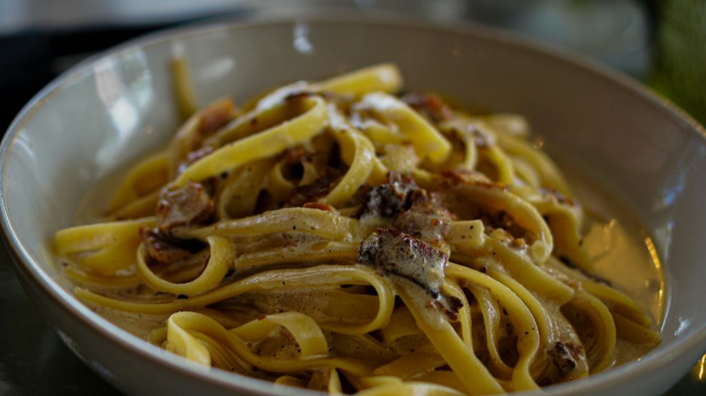 Derfor må du aldrig hælde fløde i en carbonara ifølge en italiener