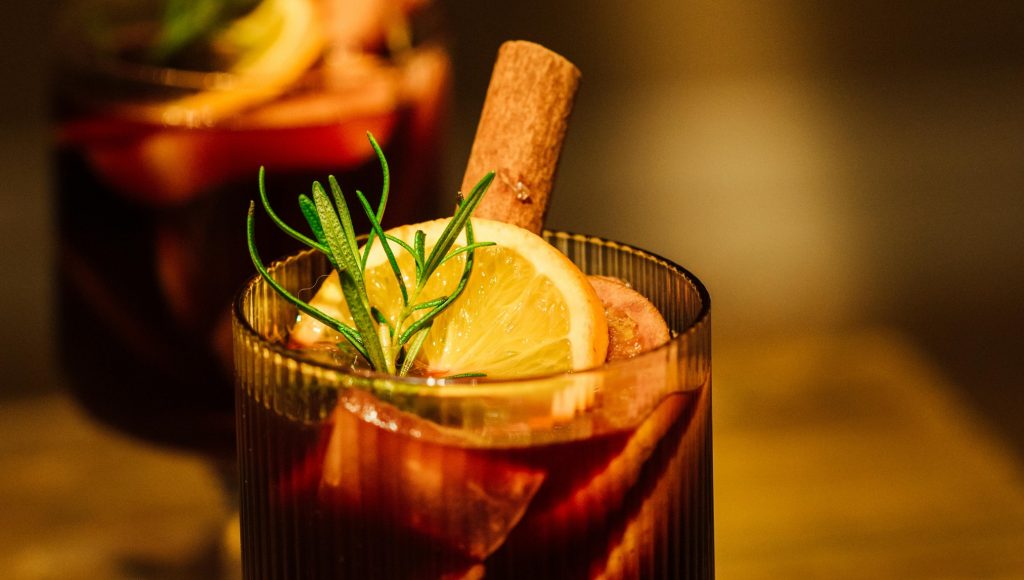 10 efterårs-garniture til cocktails, der gør din drink sæsonklar