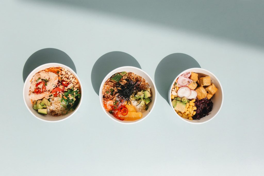 7 tips til at bygge den perfekte poke bowl