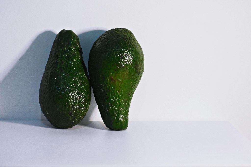 Hvor lang tid tager det egentlig for en stenhård avocado at modne?