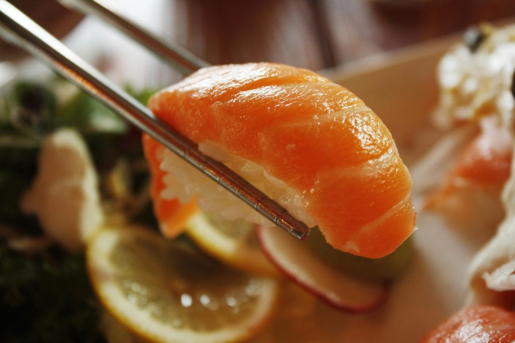 Hvorfor du absolut aldrig bør fryse sushi til senere
