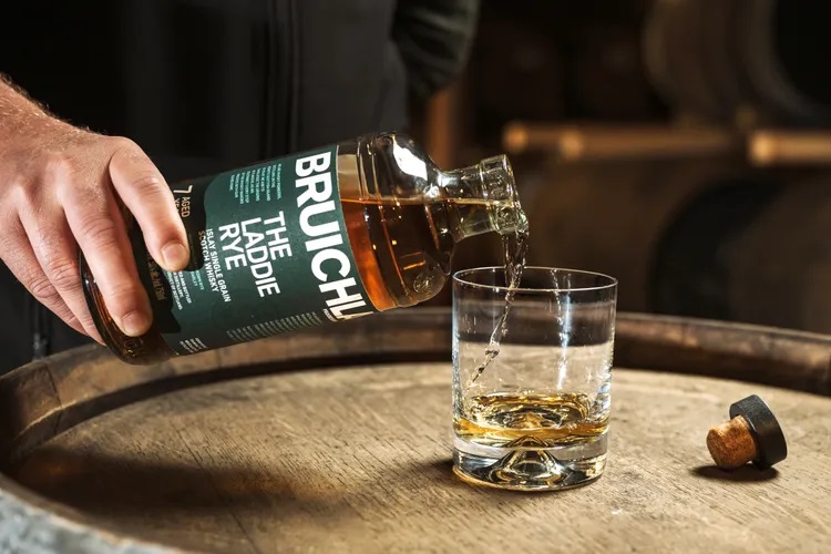 Bruichladdich skriver whiskyhistorie med den første rye fra Islay