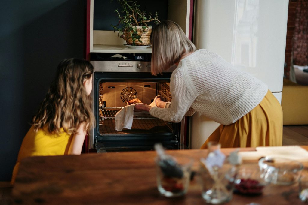 Derfor skal du ikke fylde ovnen med for mange retter på én gang