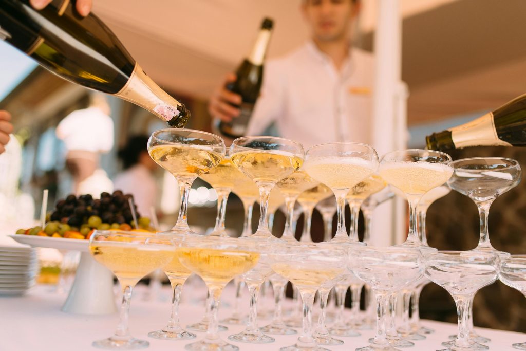 Sådan vælger du den rigtige champagne til kransekage