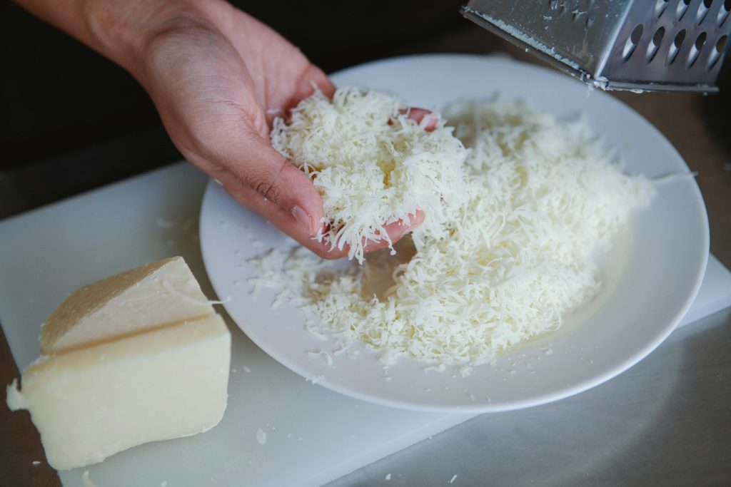 Den bedste ost til løgsuppe med grillet ostebrød