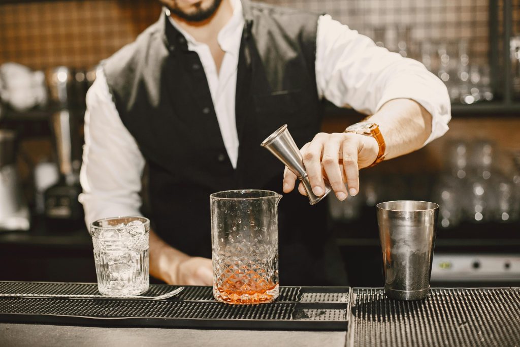 10 cocktail-trends bartendere er trætte af i 2026