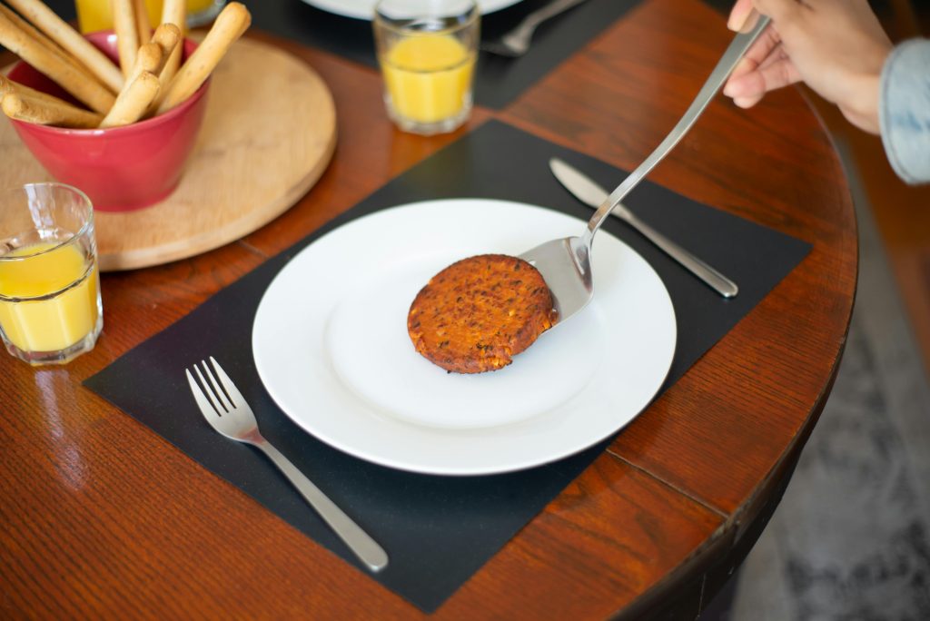 Drop smørret – steg din burger i det her i stedet