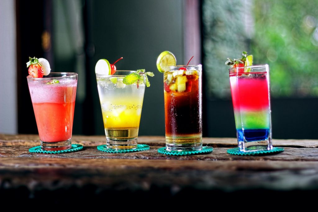 Cocktails, kaos og kulørte drinks: 00’ernes mest ikoniske glas