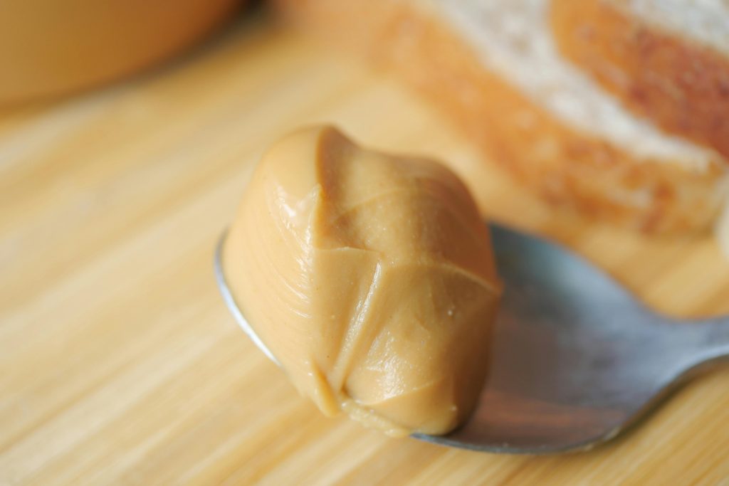 Peanut butter eller mandelsmør? Her er vinderen i protein-duellen