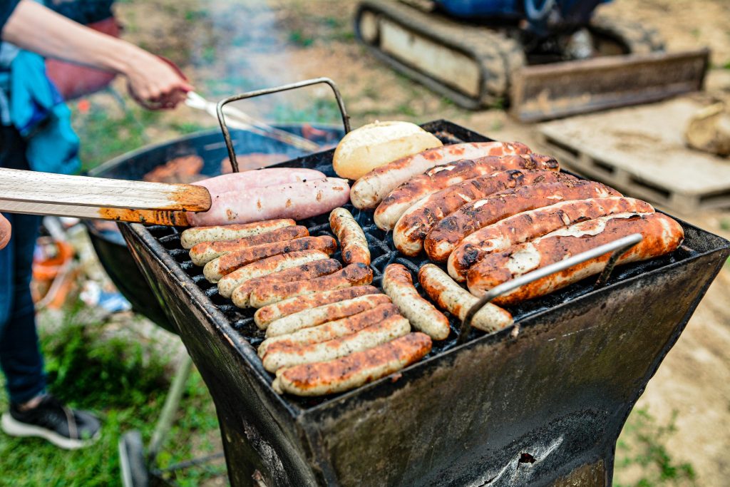 Det ene simple trick gør grillede hotdogs markant bedre