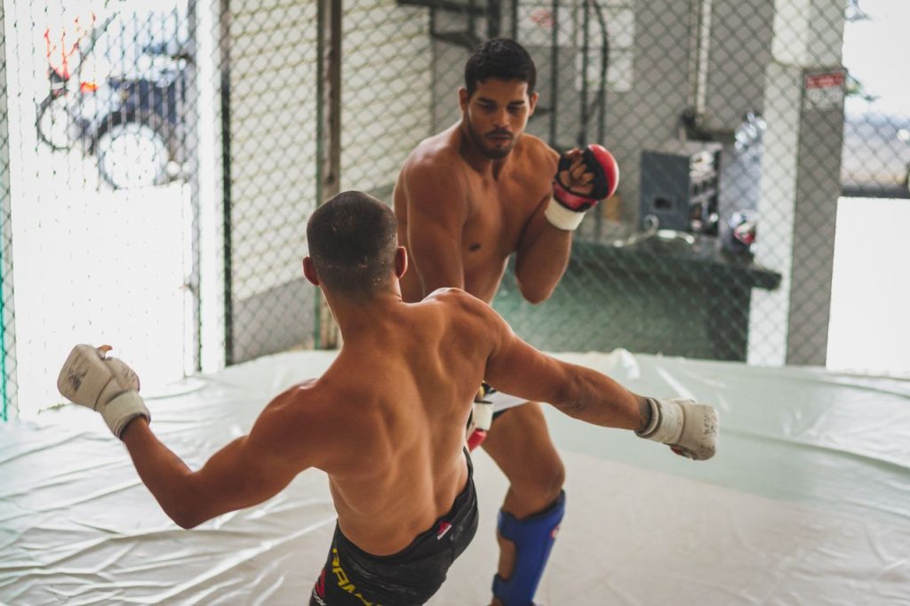 MMA er mere end kamp i buret: Derfor tiltrækker sporten stadig flere