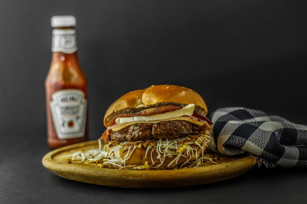 Glem grillen: Denne overraskende metode giver en ekstra saftig cheeseburger