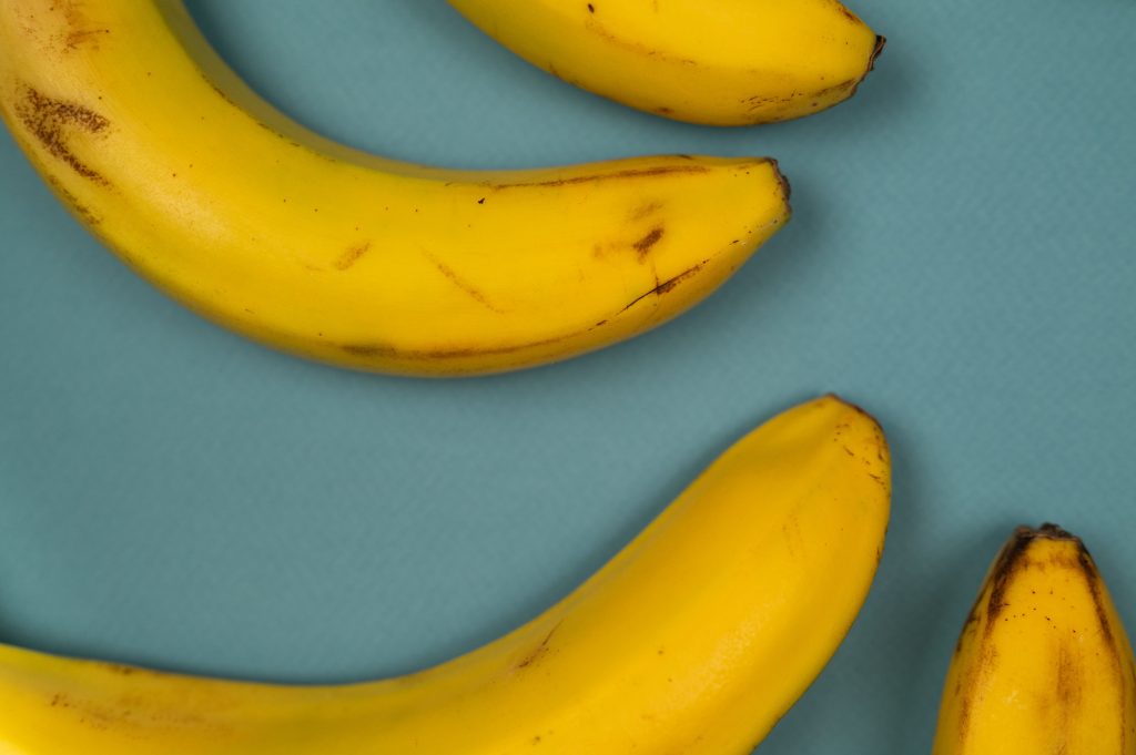Forskere har udviklet en banan, der ikke bliver brun, nu er den godkendt i flere lande
